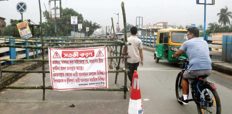 স্বাস্থ্যপরীক্ষার আগে বারাসত উড়ালপুলে ভারী যান চলাচল বন্ধের নির্দেশ জারি