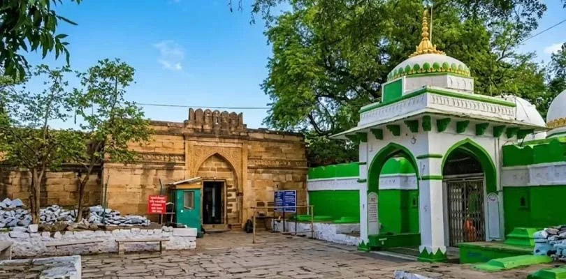 নামাজের অনুমতি নয়