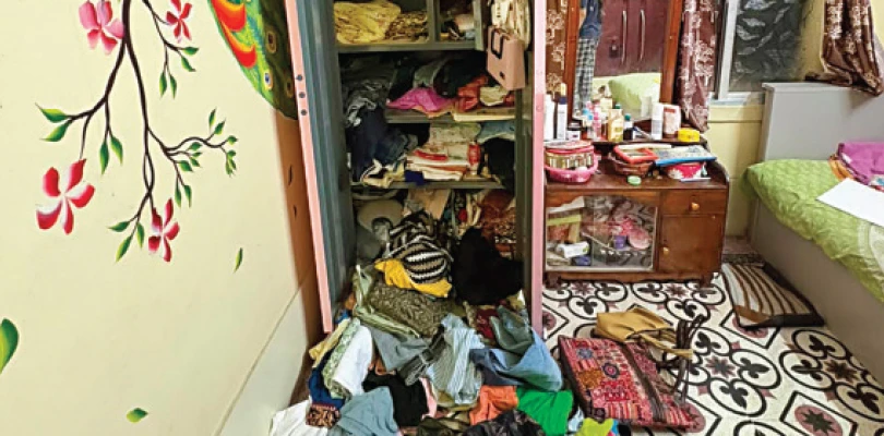 নাবালিকার মাথায় আগ্নেয়াস্ত্র  ভাইয়ের হাতে কোপ , দুঃসাহসিক লুট চ্যাটার্জিহাটে