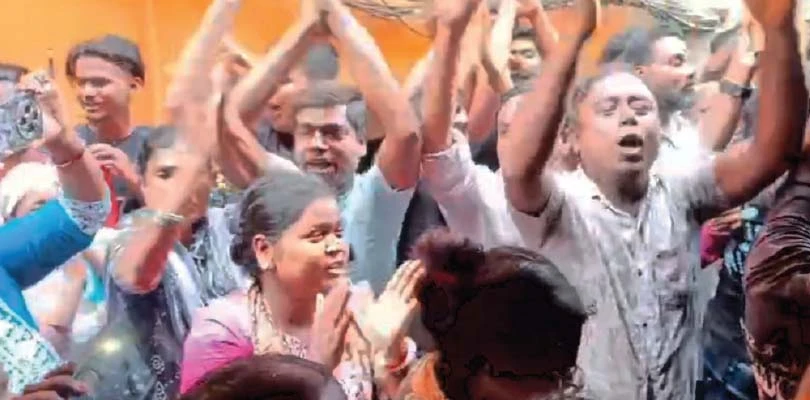 বেহাল পরিষেবা-দুর্নীতির অভিযোগে বাঁকড়া ৩ নম্বর পঞ্চায়েত অফিসে বিক্ষোভ, ভাঙচুর