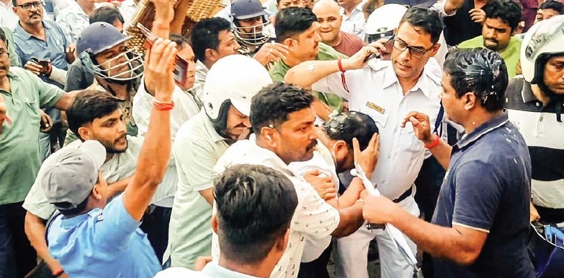 কৈলাশের ঘনিষ্ঠ তৃণমূলের যুব নেতা অবিনাশ গ্রেপ্তার, বিক্ষোভের মধ্যেই ‘ডিম থেরাপি’