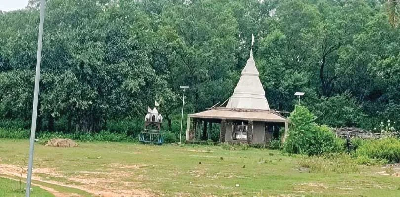 আদিবাসীর তৈরি কাঠের রথে সাঁতুড়িতে সূচনা হয় রথযাত্রার