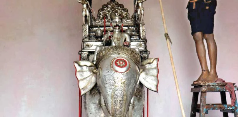 নশিপুর আখড়ার রুপোর রথ ঘিরে মানুষের আগ্রহ সীমাহীন