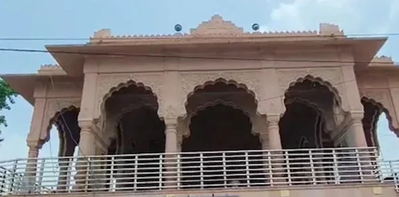 রাজস্থানের মন্দিরে দেবীর নাকছাবিতে হিরের বদলে কাচ!