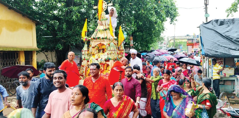 আরামবাগজুড়ে রথের রশিতে টান আট থেকে আশির