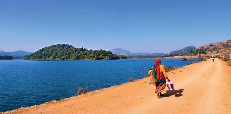 অযোধ্যার পাদদেশে  মুরুগুমা গ্রাম