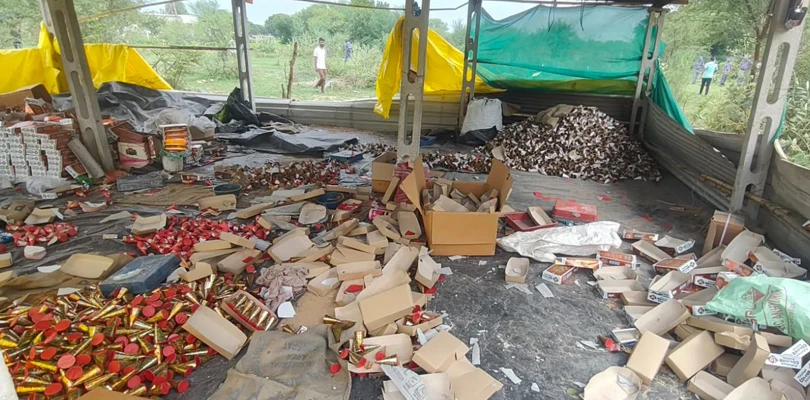 আমেদাবাদে বেআইনি বাজি কারখানায় বিস্ফোরণে আট জনের  মৃত্যু, জখম আরও ৯