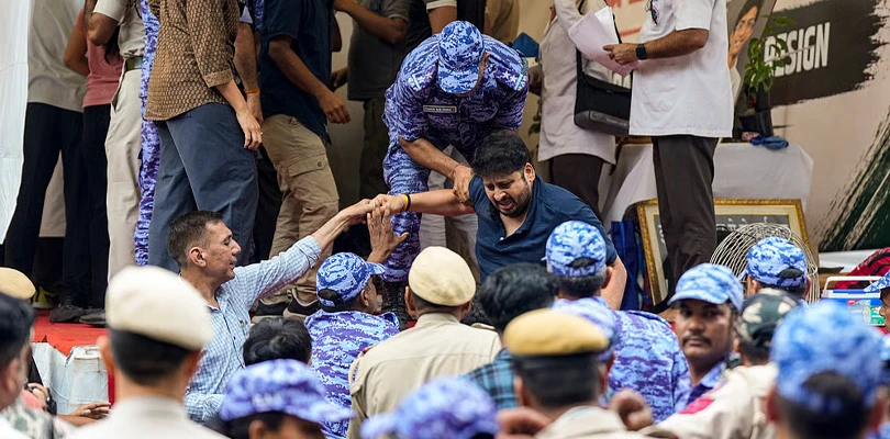 নয়া পুলিশ কমিশনার নিয়োগের পরই যন্তর মন্তরে অভিযান, ককরোচ পার্টির সংসদ  অভিযানের অনুমতি নয়