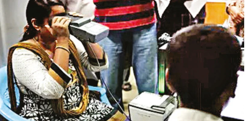 রেশনে আইরিস স্ক্যানের মাধ্যমে আধার যাচাইয়ের নির্দেশ
