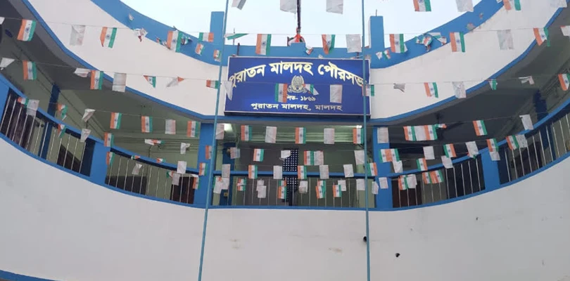 বর্ষায় বিশেষ নজর পুরাতন মালদহ পুরসভার, জমাজল বের করতে পাম্পসেটের ব্যবস্থা