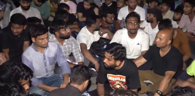 দিল্লির যন্তর মন্তরে জারি ককরোচ জনতা পার্টির ধর্না
