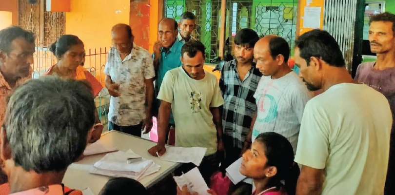 কৃষক বন্ধু চালু রাখতে ফিল্ড ভেরিফিকেশন ফর্ম জমা শুরু, পঞ্চায়েতে পঞ্চায়েতে ভিড়
