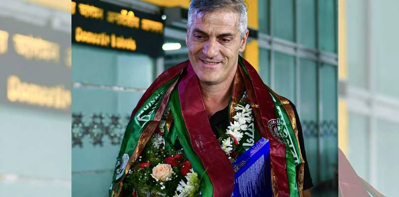 লিগে জয়ে ফিরল মোহন বাগান, শহরে পৌঁছে খেলা দেখলেন কোচ পানাজিওটিস
