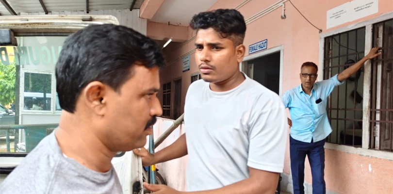 একুশের ভোট পরবর্তী সন্ত্রাসের অভিযোগে গ্রেপ্তার আইএনটিটিইউসির জলপাইগুড়ি জেলা প্রাক্তন সভাপতিকে তোলা হল জলপাইগুড়ি জেলা আদালতে