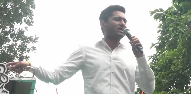 বিড়লা তারামণ্ডলের সামনে কালীঘাট তৃণমূলের একুশে জুলাইয়ের সভায় বক্তব্য রাখছেন অভিষেক বন্দ্যোপাধ্যায়
