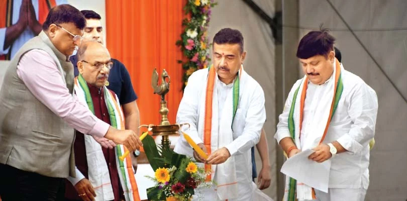 নতুন বছরে রাস্তায় আরও এক হাজার বাস, ঘোষণা মুখ্যমন্ত্রীর, রাজ্যের অধীনে শিলিগুড়ি ও দুর্গাপুরে মেট্রো