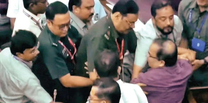 মমতা আর ফিরবেন না: শুভেন্দু, সাসপেন্ড কুণাল, বের করে দেওয়া হল অধিবেশন কক্ষ থেকে
