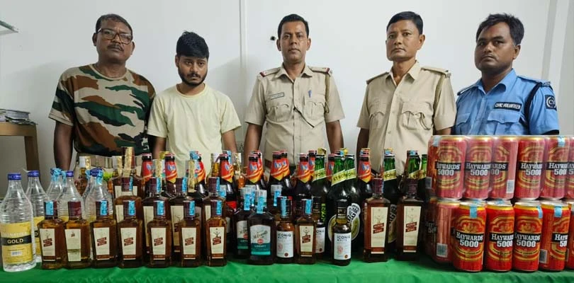 অবৈধভাবে মদ মজুত, অভিযান পুলিশের, গ্রেপ্তার ১