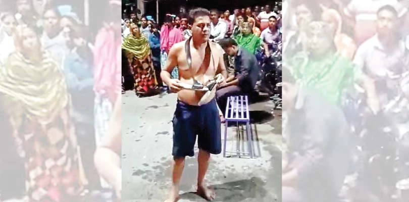 বারাসতে তৃণমূল নেতাকে কান ধরে ওঠবস করাল পদ্ম শিবির