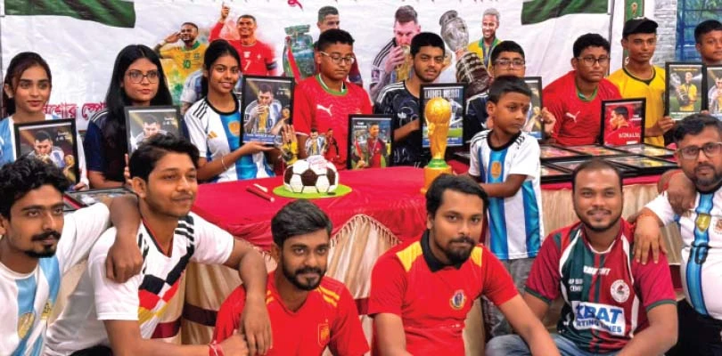 মোবাইল নয়, মাঠে ফিরুক নতুন প্রজন্ম, বার্তা দিতে বারাসতে ফুটবলের মিলন মেলা