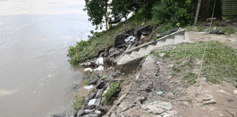 হুড়মুড়িয়ে ভেঙে পড়ল আত্রেয়ীর ড্যাম সংলগ্ন সিঁড়ি, বাঁধ মেরামতে কাজ শুরু