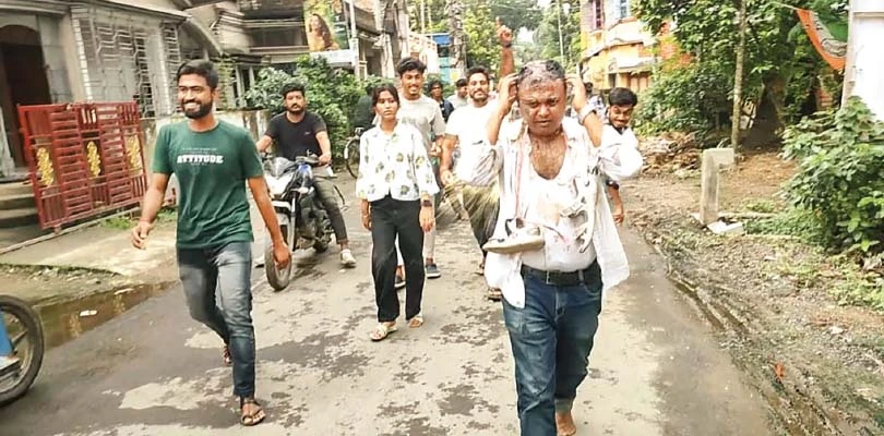 ছাত্রীদের কুপ্রস্তাব, গ্রেপ্তার অধ্যাপক, গোবরডাঙা হিন্দু কলেজে ধুন্ধুমার