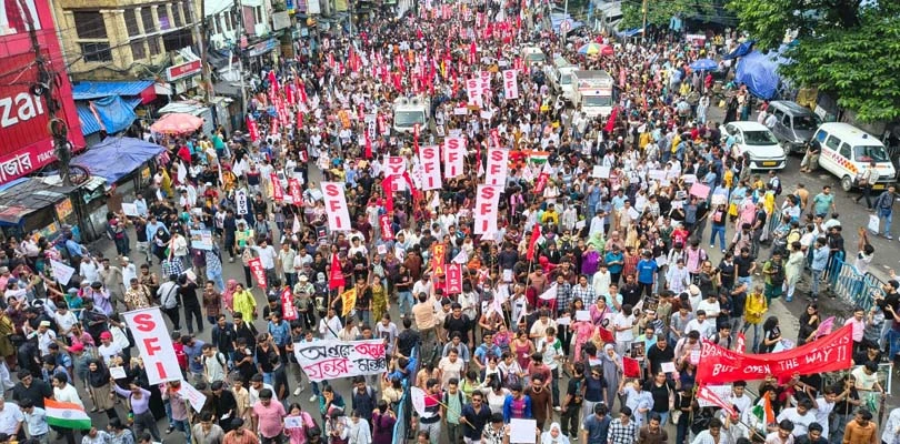 ধর্মতলায় ধুন্ধুমার, ছাত্র বিক্ষোভে অবরুদ্ধ কলকাতা