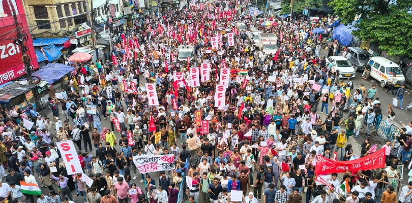 বামপন্থী এবং সিজেপি সমর্থকদের বিক্ষোভ মিছিলের জেরে বন্ধ বিদ্যাপতি সেতু