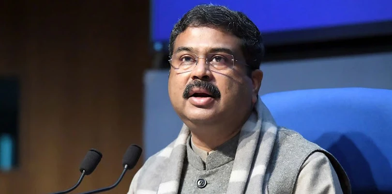 অপসারণ নয়, ‘দুর্নীতির প্রতীক’ ধর্মেন্দ্র প্রধানকে অন্য মন্ত্রকে সরানো হতে পারে: রাহুল