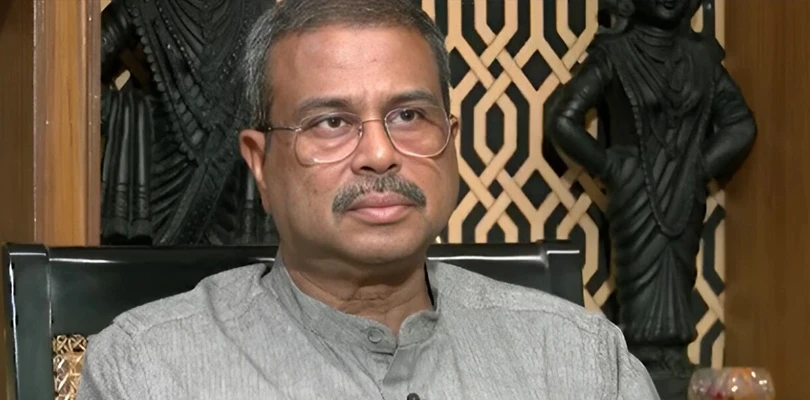 ধর্মেন্দ্র প্রধানের ইস্তফা, উৎসব শুরু যন্তর মন্তরে