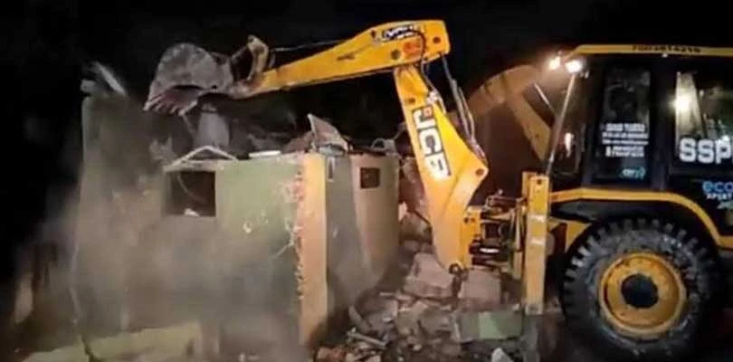 গভীর রাতে রসুলপুরে বুলডোজার দোকান খুলতে এসে দেখলেন ধ্বংসস্তূপ