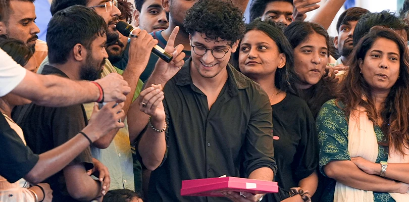 নতিস্বীকার কেন্দ্রের, উচ্ছ্বাস দেশজুড়ে