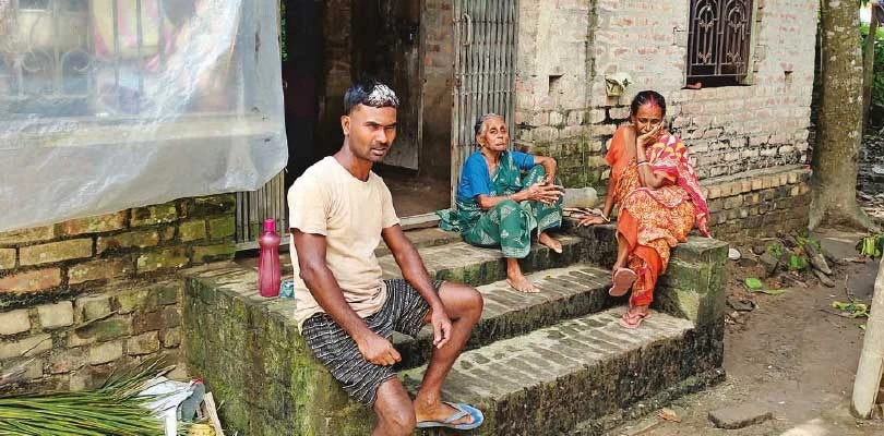 টোটোয় বাইকের ধাক্কা, মায়ের  কোল থেকে ছিটকে মৃত্যু শিশুর