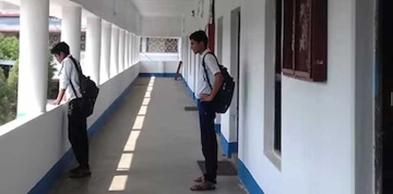 স্কুল খোলার লোক নেই, ‘স্বেচ্ছাশ্রমে’ গ্রুপ ডি কর্মীর জন্য বিজ্ঞাপন ডেবরার হাইস্কুলের
