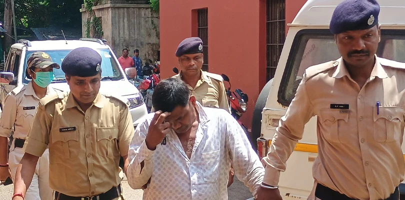 জমির নথি তৈরি করার নামে প্রতারণা,  গ্রেপ্তার অভিযুক্ত