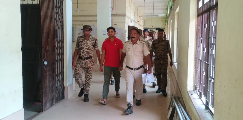 জমি দখল সহ একাধিক মামলায় গ্রেপ্তার প্রাক্তন তৃণমূল ছাত্র পরিষদের সভাপতি
