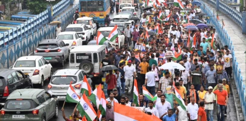 যানজট-ধর্মঘটে চরম ভোগান্তি, একাধিক মিছিল শহরজুড়ে, দুপুরে ‘স্তব্ধ’ মধ্য কলকাতা