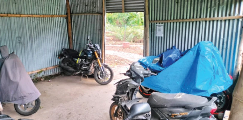 শিশু উদ্যান দখল করে পার্কিং, বচসা ব্যাঁটরায়
