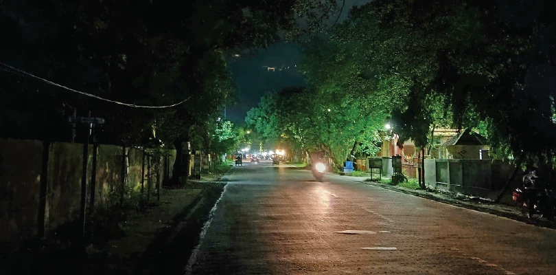 সন্ধ্যা হলেই অন্ধকারে ডুবে যায় কোচবিহার