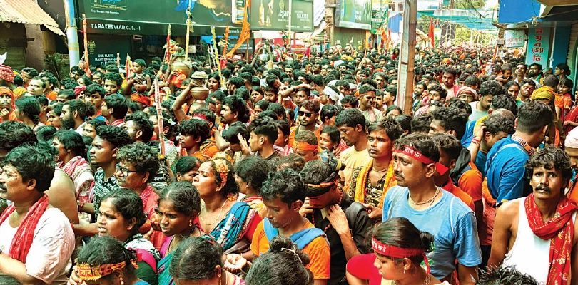 শ্রাবণের দ্বিতীয় সোমবার ভক্তদের দখলে তারকেশ্বর মন্দিরে, পৌঁছাতেই পারলেন না অনেকে