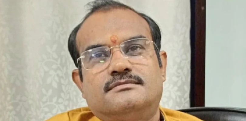 লকআপে ‘নিঃসঙ্গ’ দোর্দণ্ডপ্রতাপ অভিজিৎ, সঙ্গী শুধু দুটো গল্পের বই, কেউ মুচকি হেসে চলে যাচ্ছেন, কেউ তাকাচ্ছেনই না
