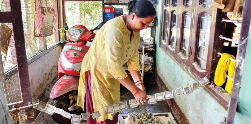 কোলে বাঁধা সন্তান, আমগাছে উঠে প্রাণ বাঁচল শিবসাগরের রেখামণির