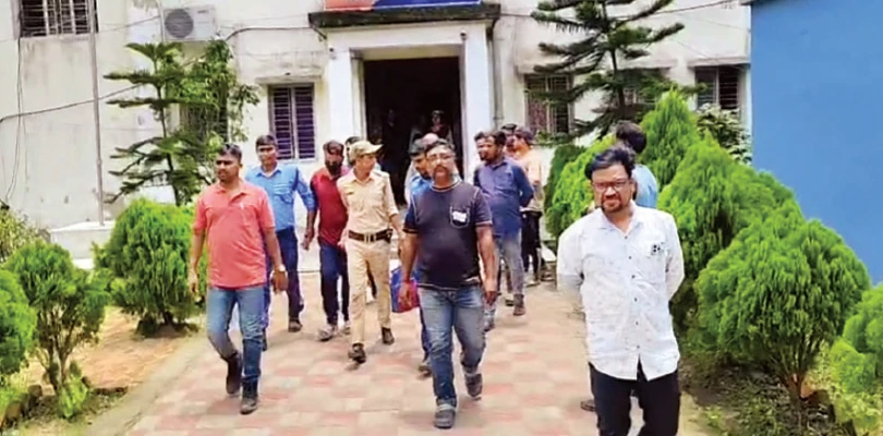 আবাসের টাকা হাতানোর অভিযোগ, পঞ্চায়েত প্রধানের স্বামী গ্রেপ্তার