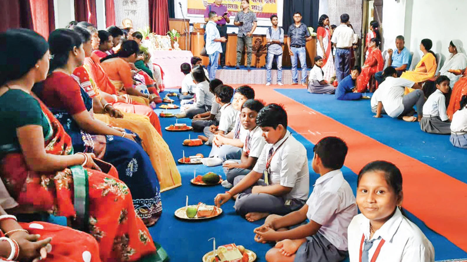 মা-বাবাকে প্রণাম, গুরু পূর্ণিমায় মূল্যবোধের পাঠ অশোকনগরে