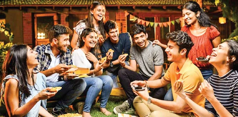 আত্মীয় নয় বন্ধুরাই আপন