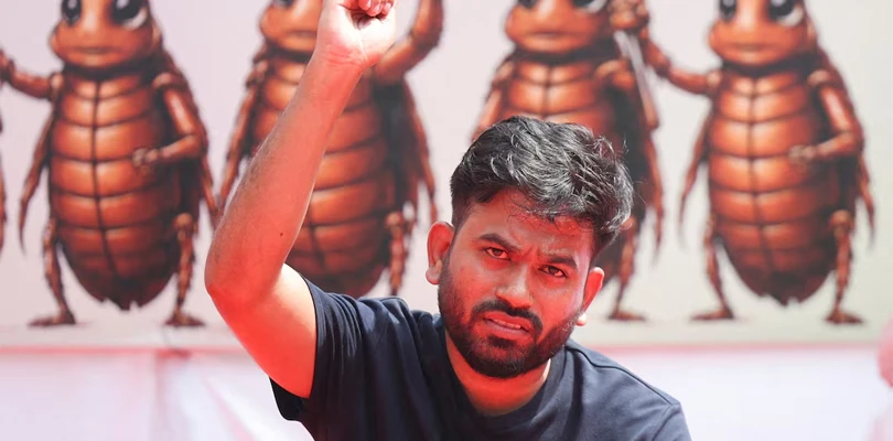 ‘ভিডিয়োতেই ক্ষমা! নাকি মামলাও তুলবেন?’ মোদিকে খোঁচা দিপকের