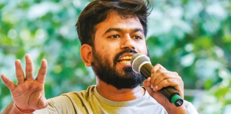 বাবা অবসরপ্রাপ্ত সরকারি কর্মী, কীভাবে দিপকের বিদেশে পড়ার খরচ জোগালেন? আরটিআই করে তদন্ত দাবি গুজরাতের সমাজকর্মীর