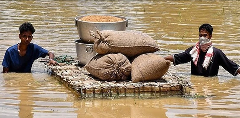 ভয়াবহ বন্যার অন্ধকারে জয় মানবতার!
