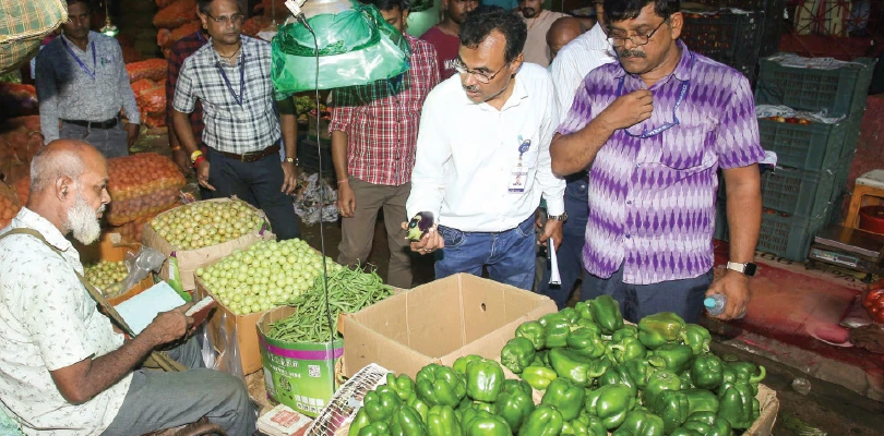 সবজির দাম লাগামছাড়া! ছুটির দিনে  অভিযান চালাল এনফোর্সমেন্ট ব্রাঞ্চ