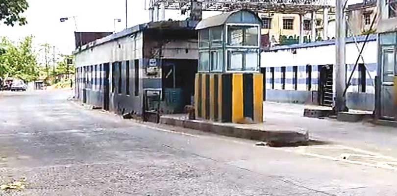 অগ্রিম নোটিস ছাড়াই ইলামবাজার টোল আদায়ের নয়া রেট ঘিরে বিতর্ক